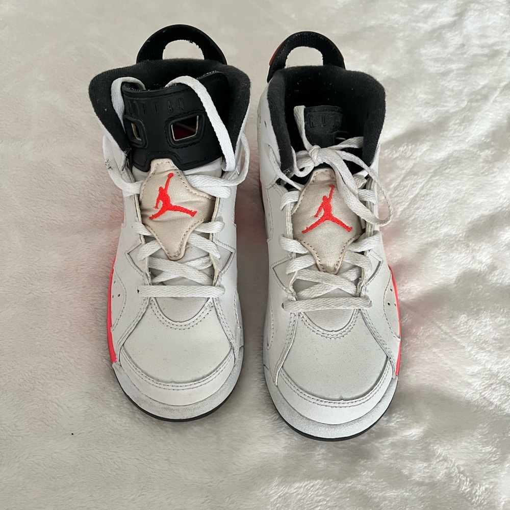 Kids Jordan Air 6 Retro Sneakers